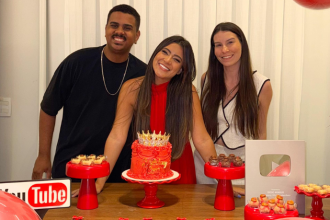 Jaque Sobrinho comemora uma década de sucesso no YouTube em um culto emocionante — Non Stop.