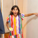 O novo episódio da Non Stop destaca a reação encantadora de uma fã ao receber Jaque Sobrinho em sua casa.