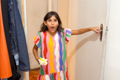 O novo episódio da Non Stop destaca a reação encantadora de uma fã ao receber Jaque Sobrinho em sua casa.