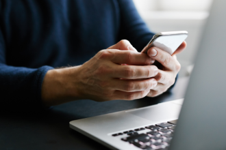 Influenciadores, Contratos Digitais e o Impacto Silencioso nas Decisões Econômicas do País