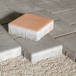 Como prevenir manchas, eflorescência e desgaste precoce em pavers? Veja os cuidados técnicos e preventivos que prolongam a vida útil do pavimento com Valderci Malagosini Machado.