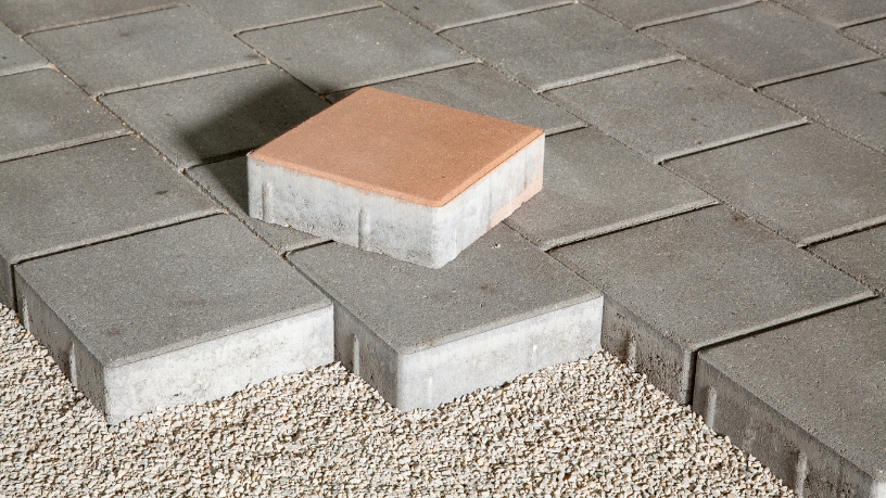 Como prevenir manchas, eflorescência e desgaste precoce em pavers? Veja os cuidados técnicos e preventivos que prolongam a vida útil do pavimento com Valderci Malagosini Machado.