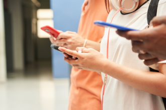 Nikolas Ferreira, influenciadores e a política digital: quando críticas viram disputas públicas em Minas Gerais