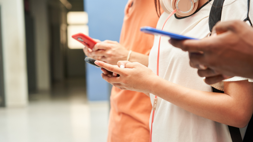 Nikolas Ferreira, influenciadores e a política digital: quando críticas viram disputas públicas em Minas Gerais