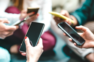 Influenciadores digitais na construção civil: como o marketing de conteúdo redefine decisões de compra